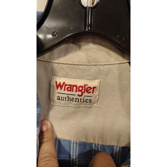 Wrangler men's Authentics Blue Plaid short sleeve button down everyday shirt - Picture 3 of 6